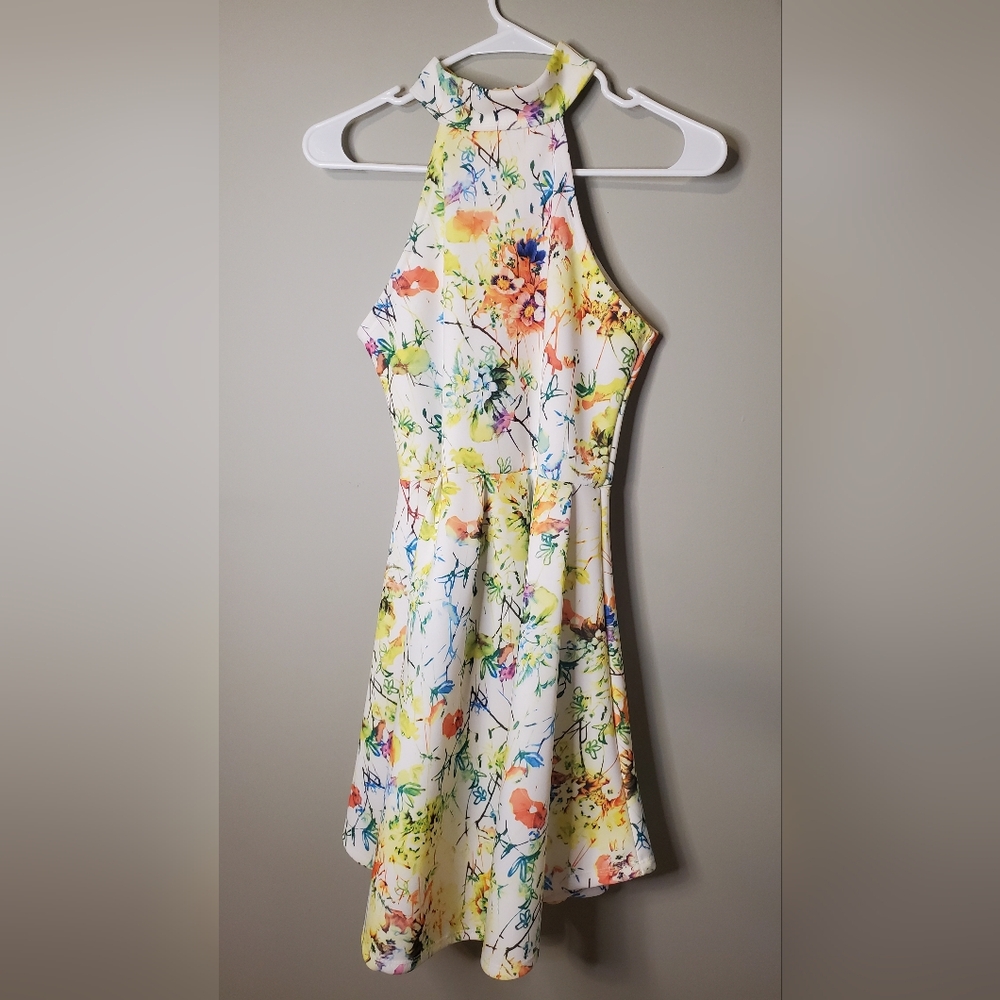 Women's Floral Fit And Flare Halter Dress Size Medium - Picture 2 of 9